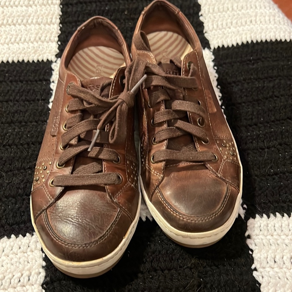 Taos Freedom Brown Leather Lace Up Sneakers
